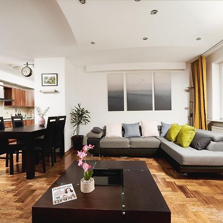 Lumina Spacious Apartment Near The Railway Station Varşovia Exterior foto