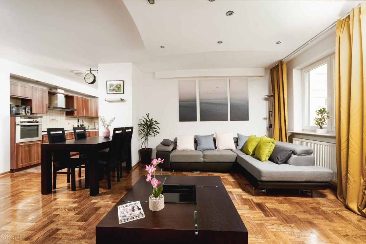 Lumina Spacious Apartment Near The Railway Station Varşovia Exterior foto