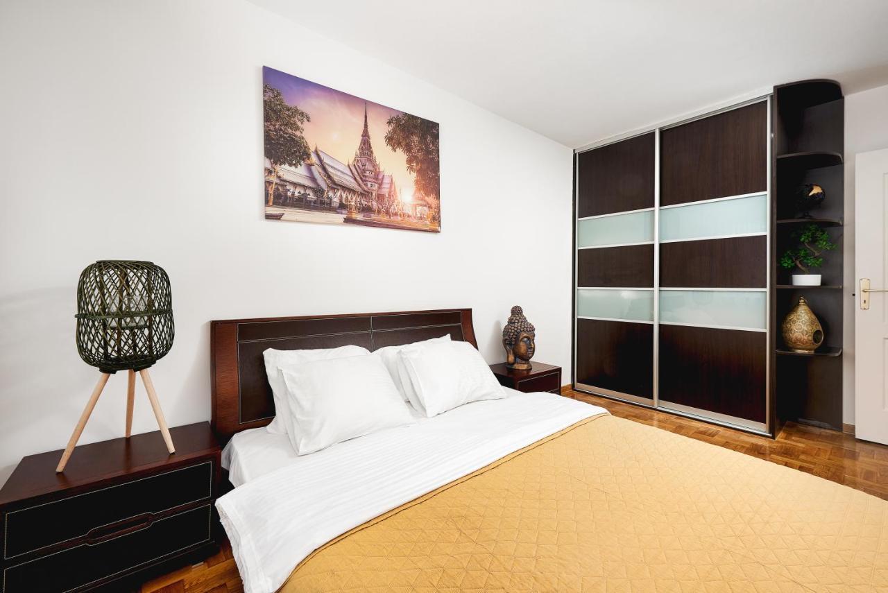 Lumina Spacious Apartment Near The Railway Station Varşovia Exterior foto