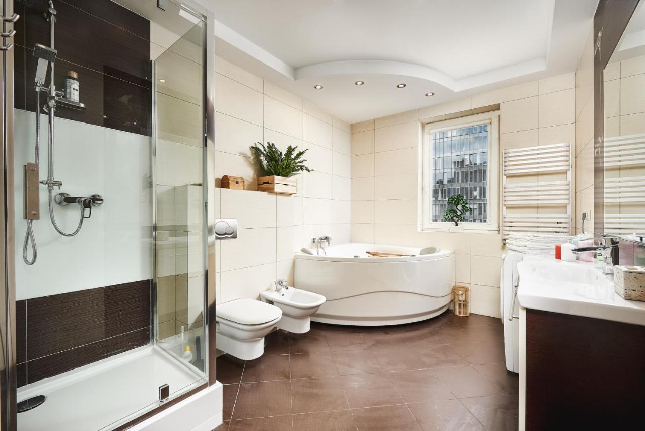 Lumina Spacious Apartment Near The Railway Station Varşovia Exterior foto