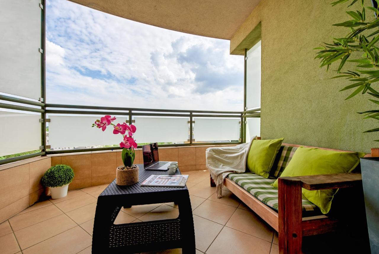 Lumina Spacious Apartment Near The Railway Station Varşovia Exterior foto