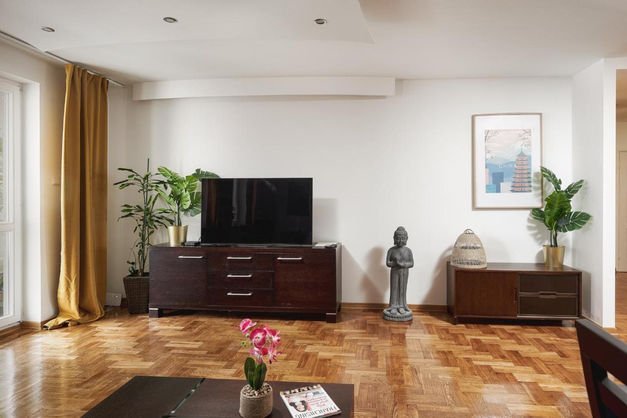 Lumina Spacious Apartment Near The Railway Station Varşovia Exterior foto