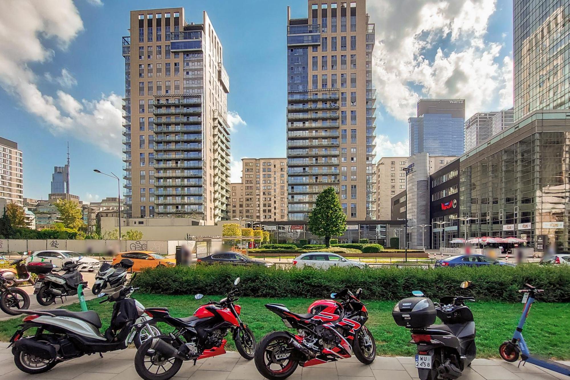 Lumina Spacious Apartment Near The Railway Station Varşovia Exterior foto